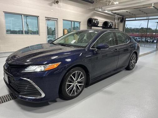 2022 Toyota Camry Hybrid XLE