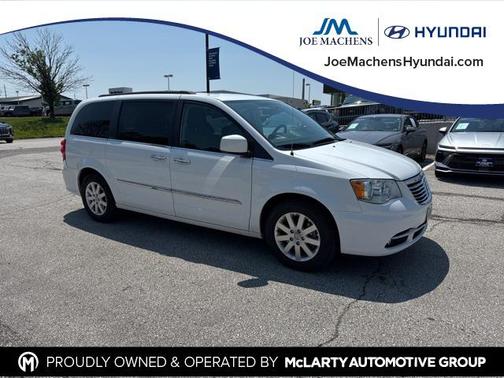 2016 Chrysler Town & Country Touring