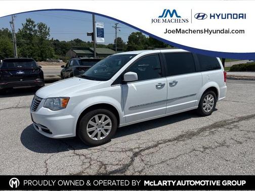 2016 Chrysler Town & Country Touring