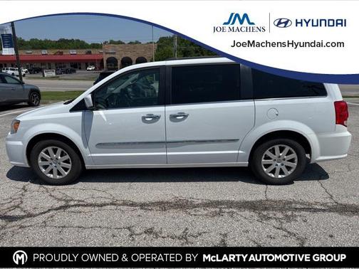 2016 Chrysler Town & Country Touring