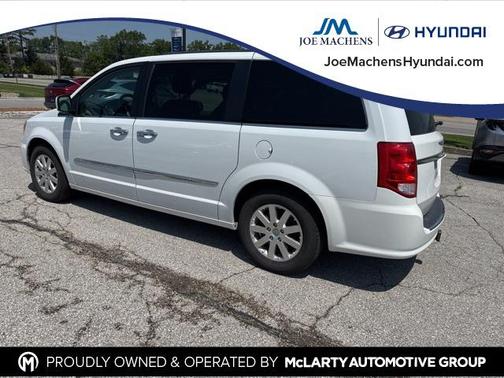 2016 Chrysler Town & Country Touring