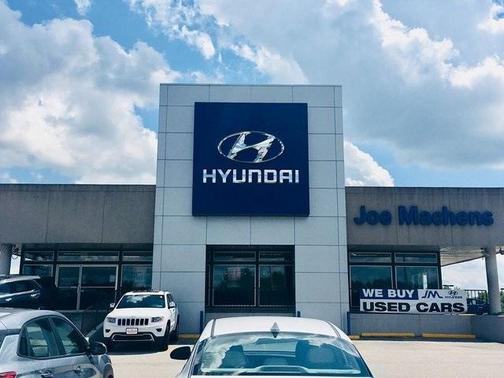 Photo 2 of 32 of 2020 Hyundai Santa Fe SEL 2.4