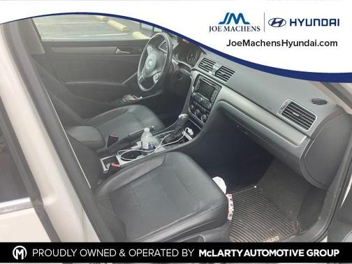 2014 Volkswagen Passat 1.8T Auto SE w/Sunroof & Nav