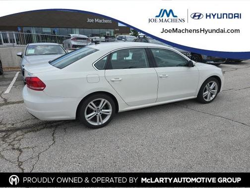 2014 Volkswagen Passat 1.8T Auto SE w/Sunroof & Nav
