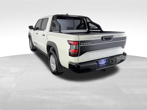 Glacier White 2024 Nissan Frontier SV