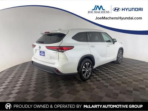 2022 Toyota Highlander Hybrid XLE