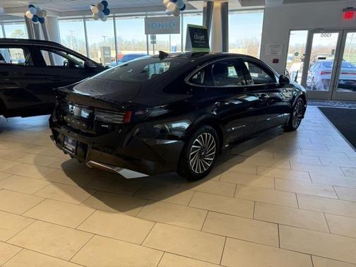 2025 Hyundai SONATA Hybrid Limited