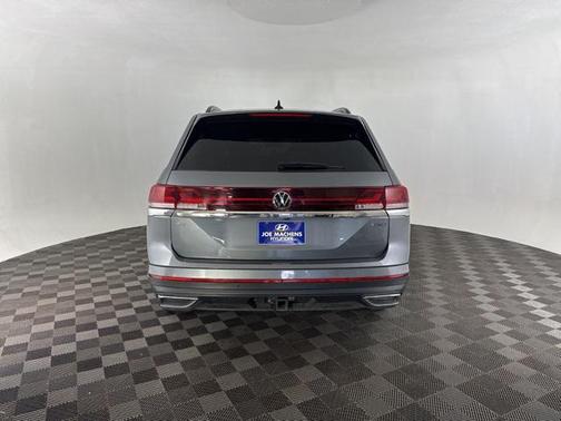 2024 Volkswagen Atlas 2.0T SE w/Technology 4MOTION