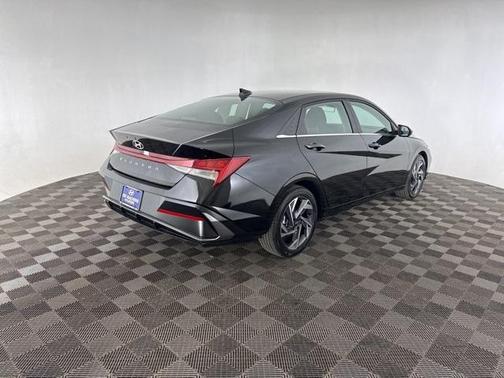 2025 Hyundai ELANTRA SEL