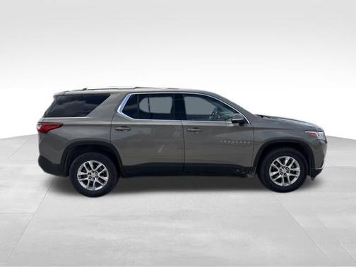 Pepperdust Metallic 2018 Chevrolet Traverse LT Cloth
