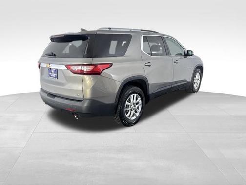 Pepperdust Metallic 2018 Chevrolet Traverse LT Cloth