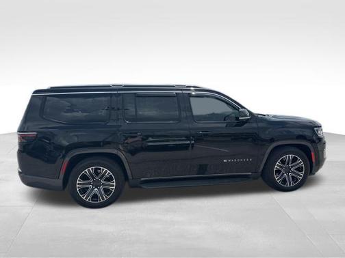 Diamond Black Crystal Pearlcoat 2022 Jeep Wagoneer Series III 4x4