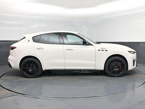 Bianco 2022 Maserati Levante Modena