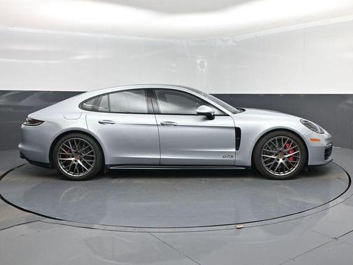 2019 Porsche Panamera GTS