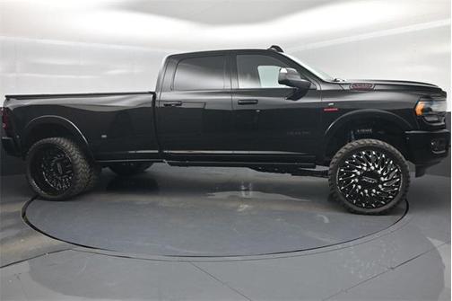 2022 RAM 3500 Limited Crew Cab 4x4 8' Box
