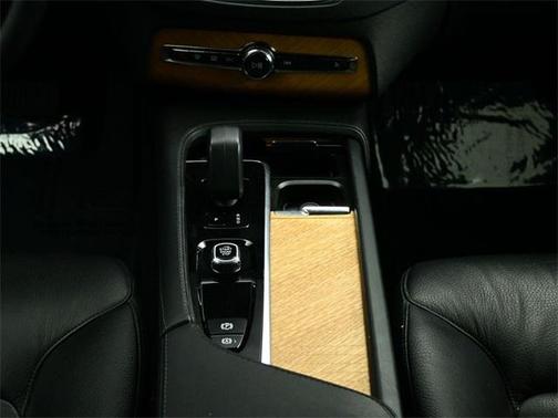 2023 Volvo XC90 B6 Plus 6-Seater