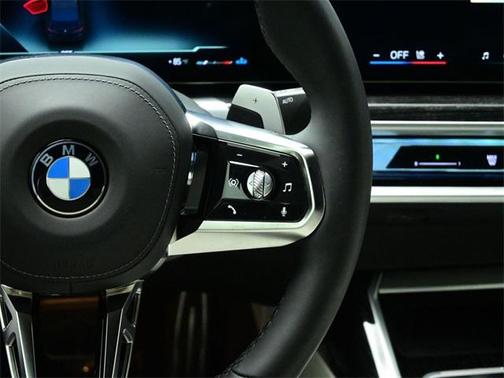 2025 BMW 740 i