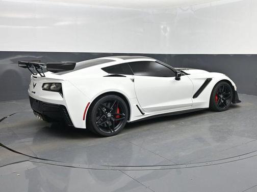 Arctic White 2019 Chevrolet Corvette ZR1