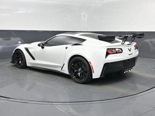 Arctic White 2019 Chevrolet Corvette ZR1
