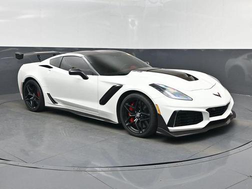 Arctic White 2019 Chevrolet Corvette ZR1 Coupe