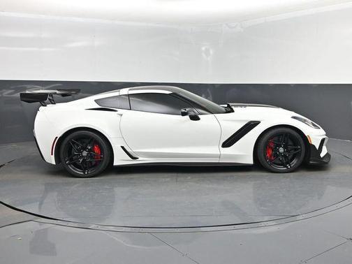 Arctic White 2019 Chevrolet Corvette ZR1