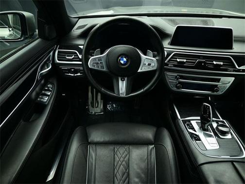 2022 BMW 740 i xDrive