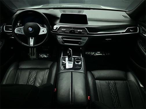2022 BMW 740 i xDrive