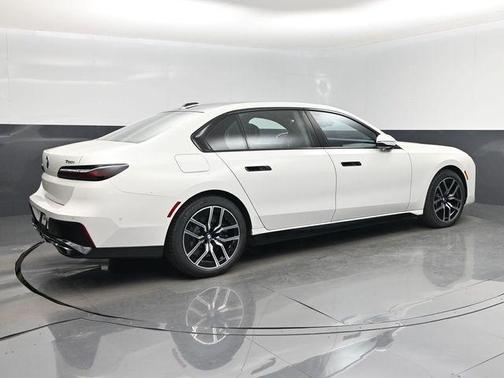 Alpine White 2023 BMW 760 i xDrive
