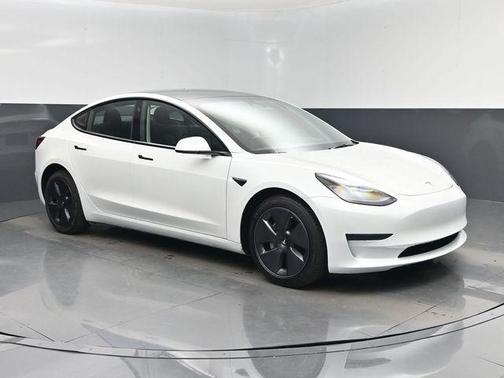 Pearl White Multi-Coat 2023 Tesla Model 3 Standard Range