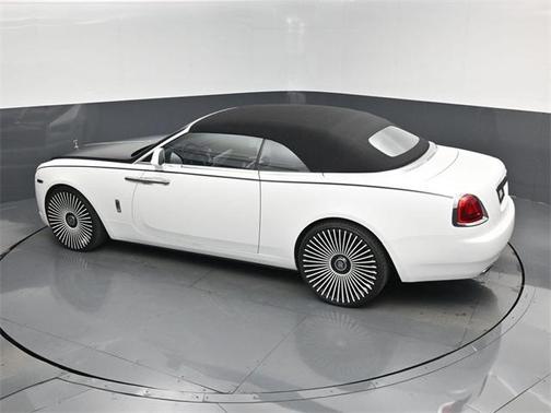 2016 Rolls-Royce Dawn Base