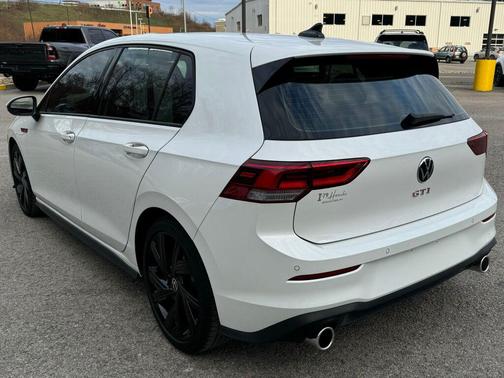 2023 Volkswagen Golf GTI 2.0T SE DSG