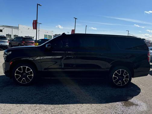2023 Chevrolet Suburban RST