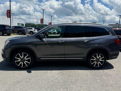2022 Honda Pilot Touring 8-Passenger