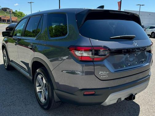 Modern Steel Metallic 2025 Honda Pilot EX-L