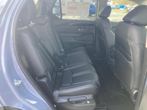 2025 Honda Pilot Touring 8-Passenger