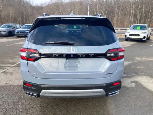 2025 Honda Pilot Touring 8-Passenger