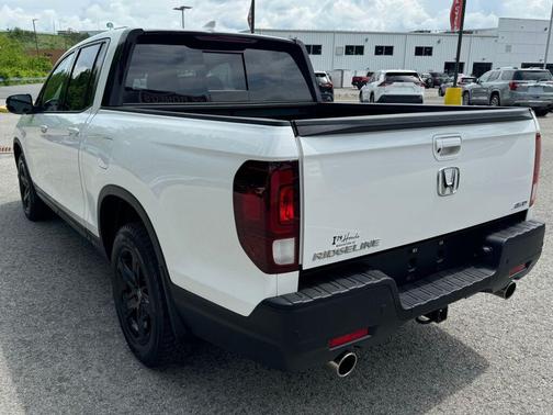 Platinum White Pearl 2022 Honda Ridgeline Black