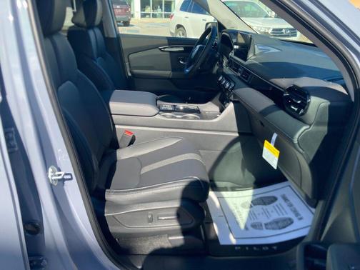 2025 Honda Pilot Touring 8-Passenger