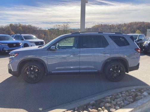 2025 Honda Pilot Touring 8-Passenger