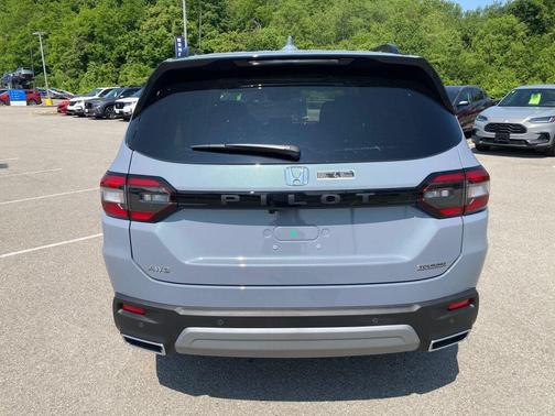 2025 Honda Pilot Touring 8-Passenger