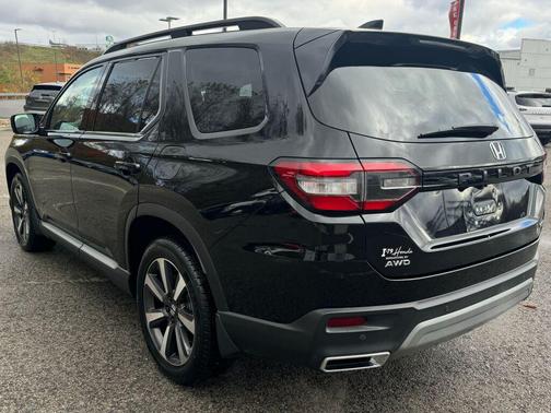 2023 Honda Pilot Touring 8-Passenger