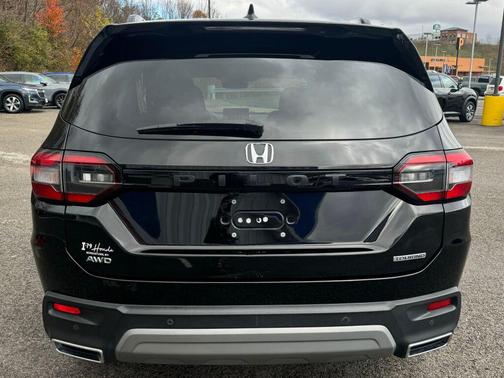 2023 Honda Pilot Touring 8-Passenger