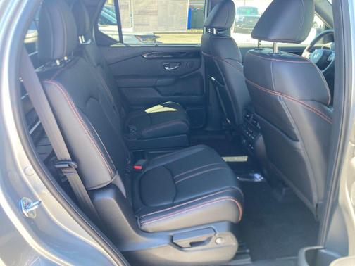 Solar Silver Metallic 2026 Honda Pilot TrailSport