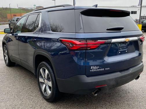 2022 Chevrolet Traverse LT Leather