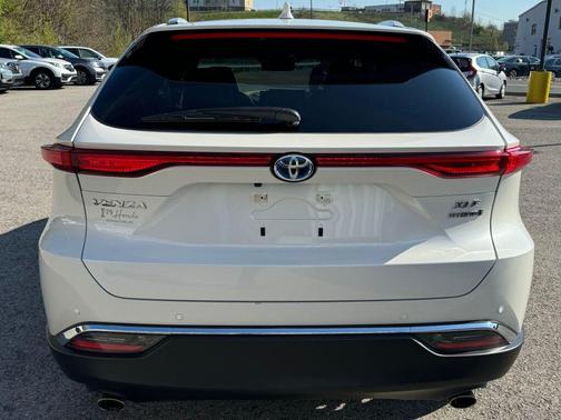 Blizzard Pearl 2022 Toyota Venza XLE