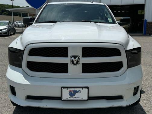 Brilliant Black Crystal Pearlcoat 2017 RAM 1500 Express