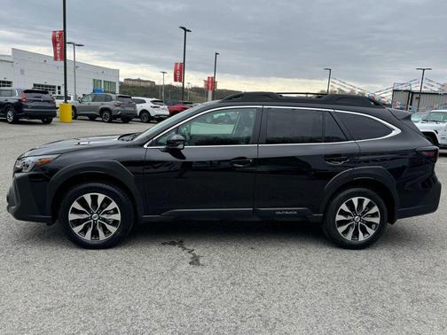 Crystal Black Silica 2025 Subaru Outback Limited
