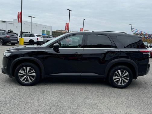 2024 Nissan Pathfinder SL 4WD