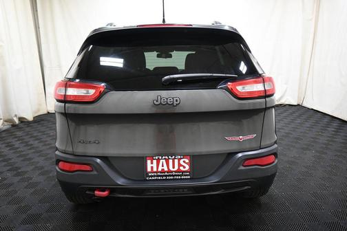 Brilliant Black Crystal Pearlcoat 2014 Jeep Cherokee Trailhawk