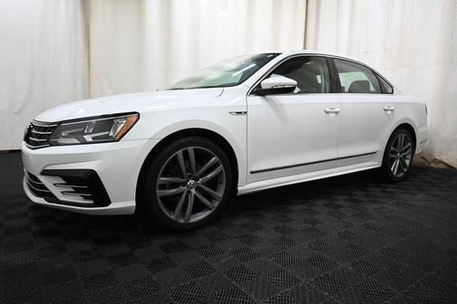 2017 Volkswagen Passat 1.8T R-Line w/Comfort